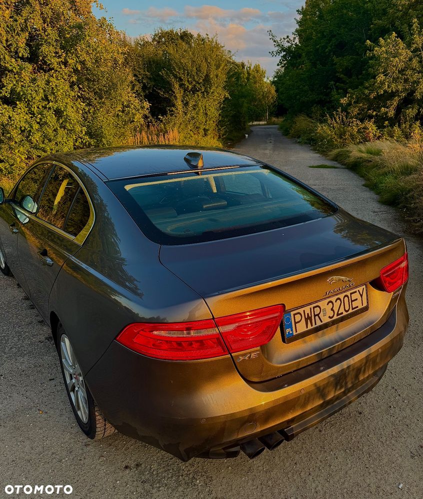 Jaguar XE 2.0 D Prestige - 9