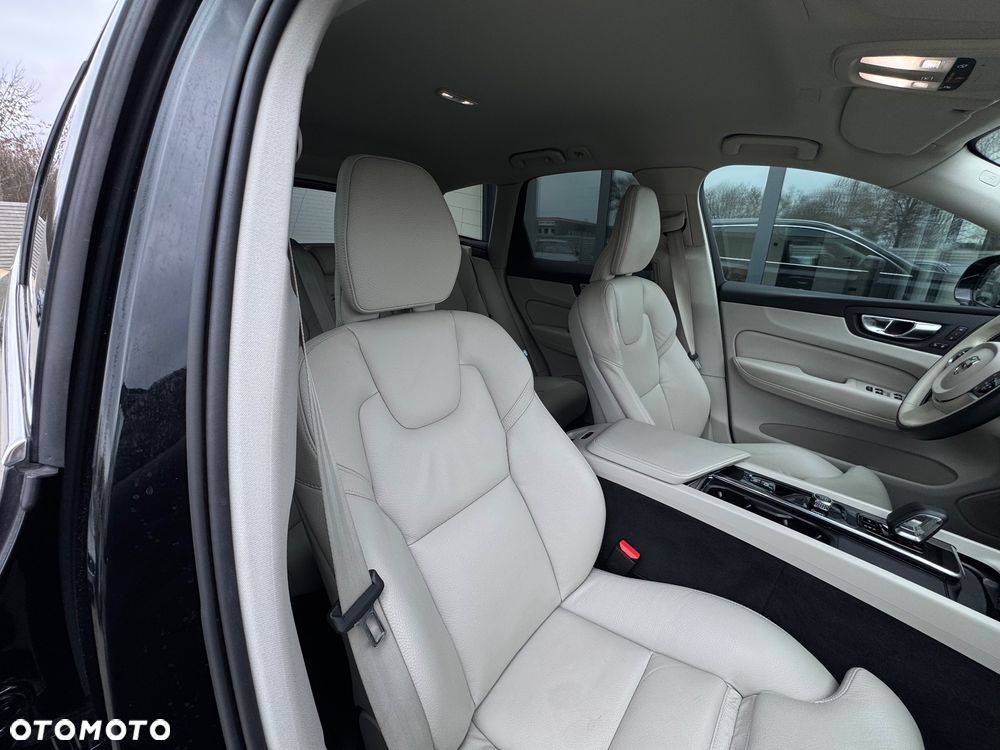 Volvo XC 60 B4 D Plus Bright - 25