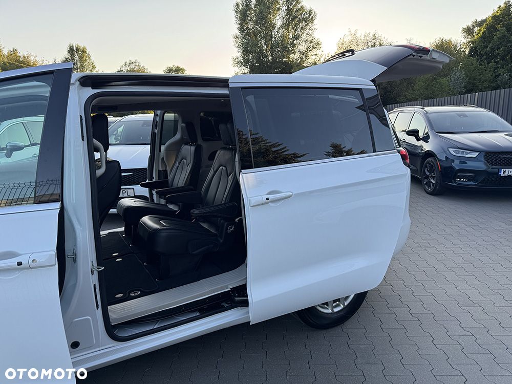 Chrysler Pacifica - 21