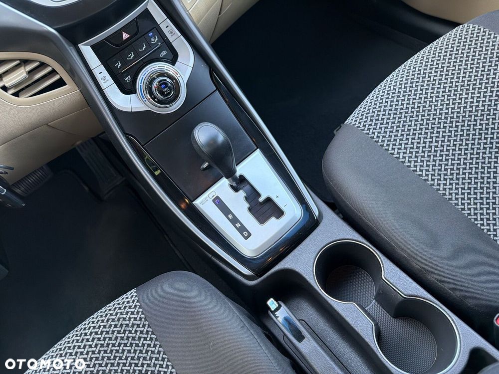 Hyundai Elantra - 15