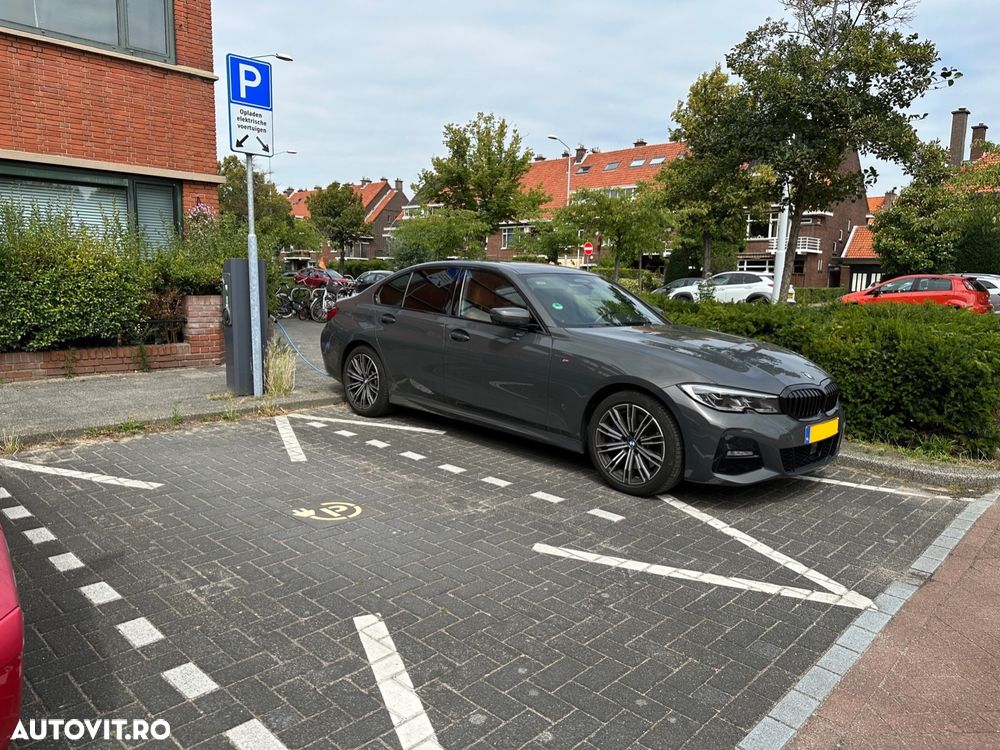 BMW Seria 3 330e Aut. M Sport - 17