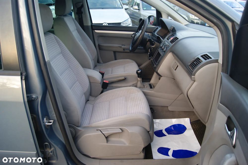 Volkswagen Touran 2.0 TDI Highline - 20