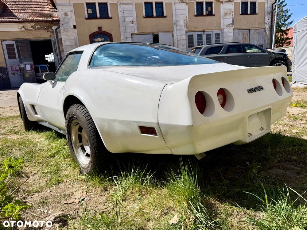 Chevrolet Corvette - 14