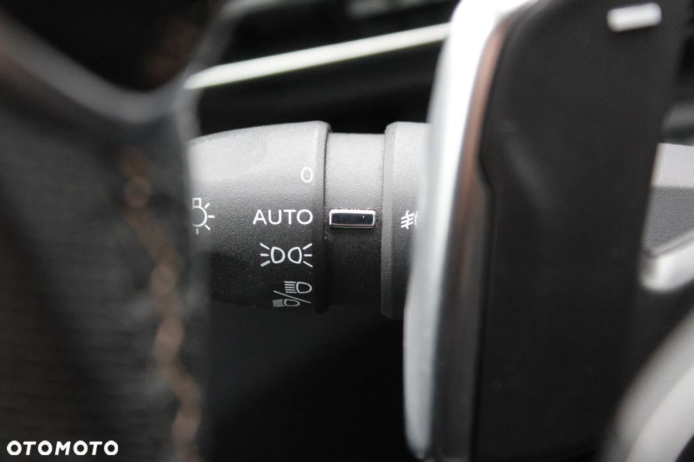 Peugeot 3008 Hybrid4 300 e-EAT8 GT - 19
