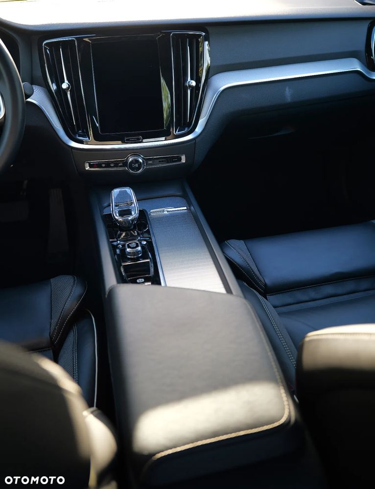 Volvo S60 B5 B AWD Plus Dark - 15