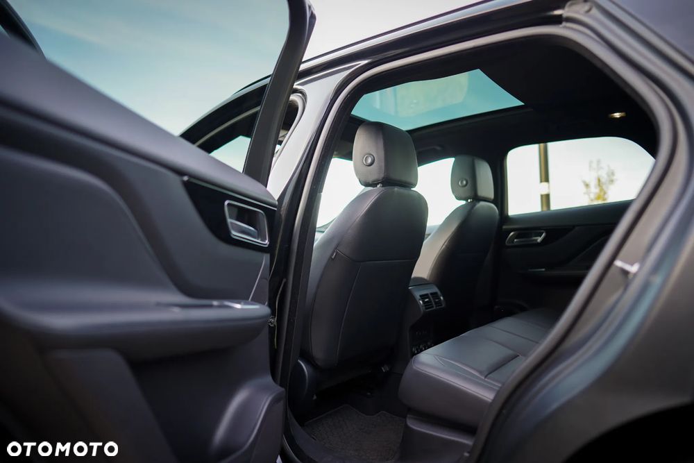 Jaguar F-Pace - 26