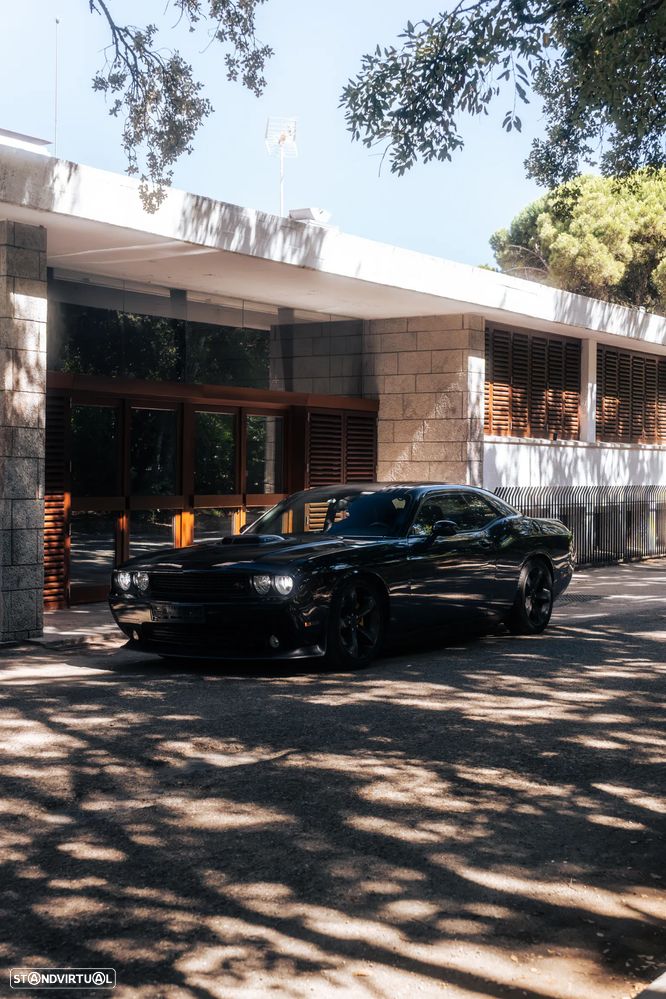 Dodge Challenger - 1