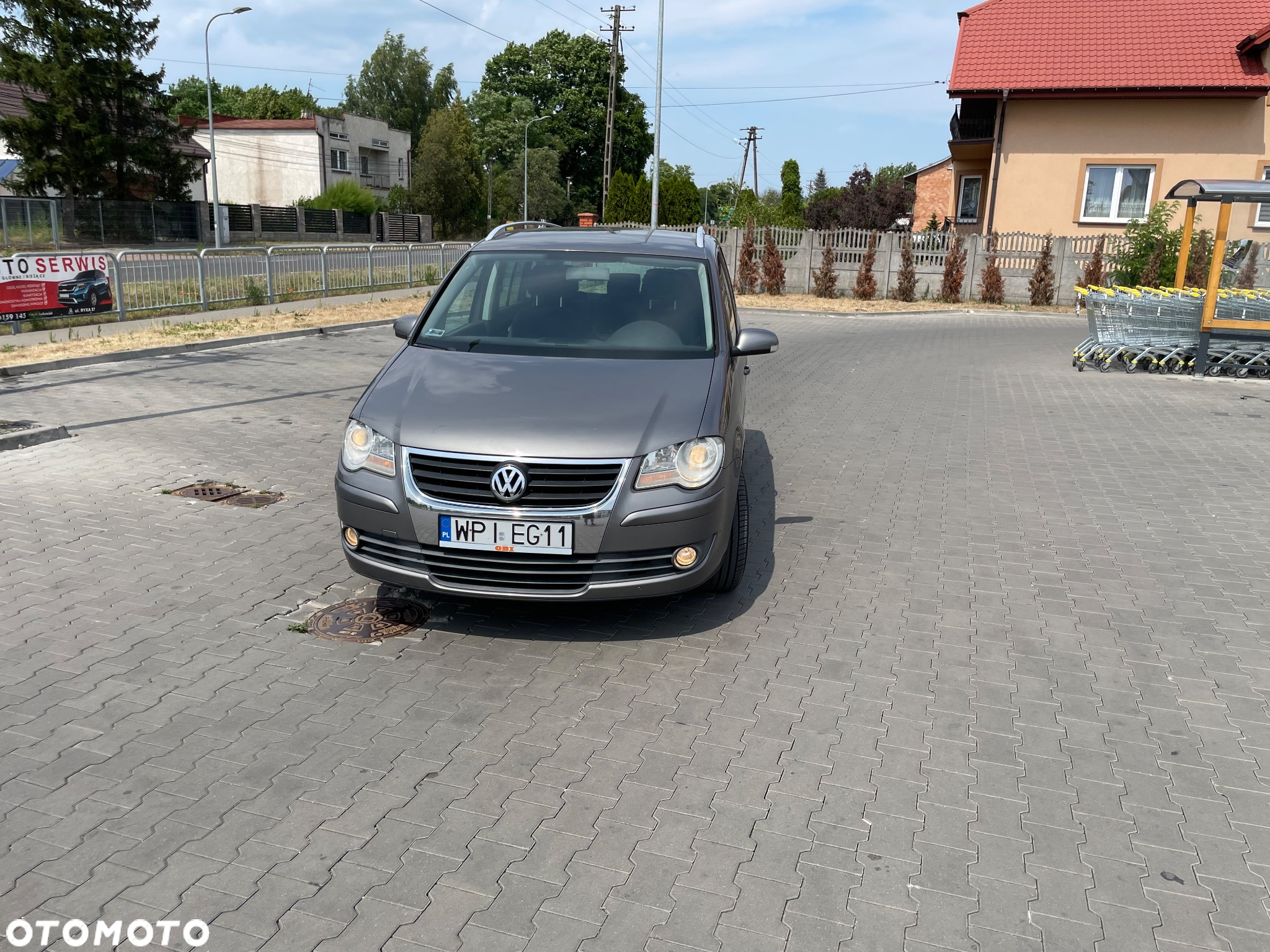 Volkswagen Touran 2.0 TDI Trendline DSG - 2
