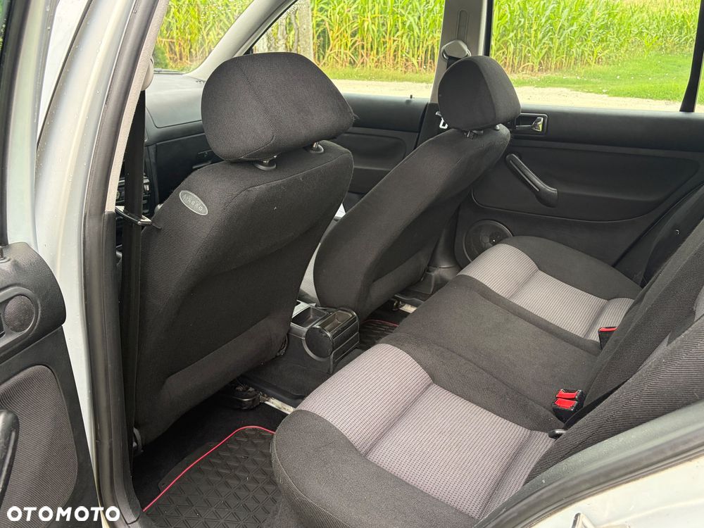 Volkswagen Golf 1.6 Comfortline - 12