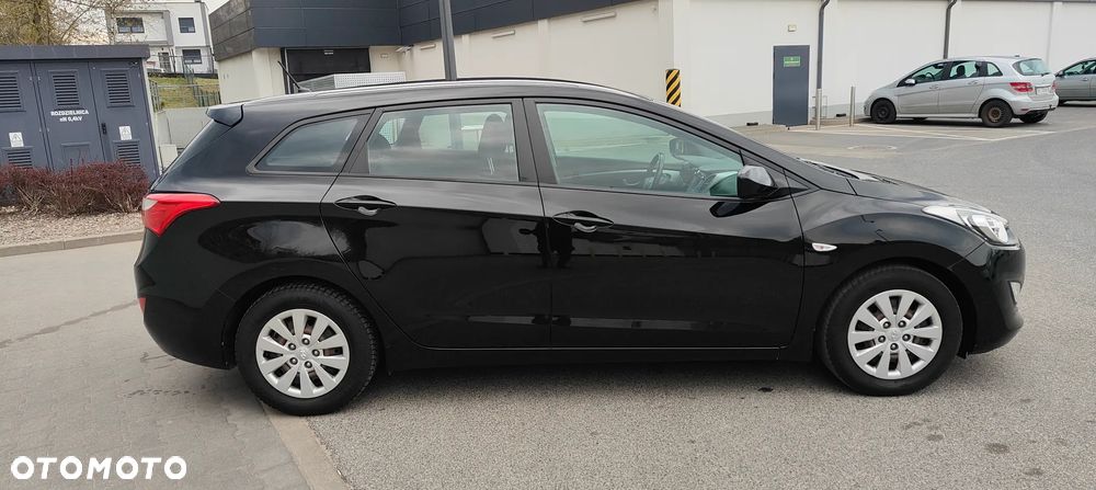 Hyundai i30 blue Kombi 1.4 Style - 9