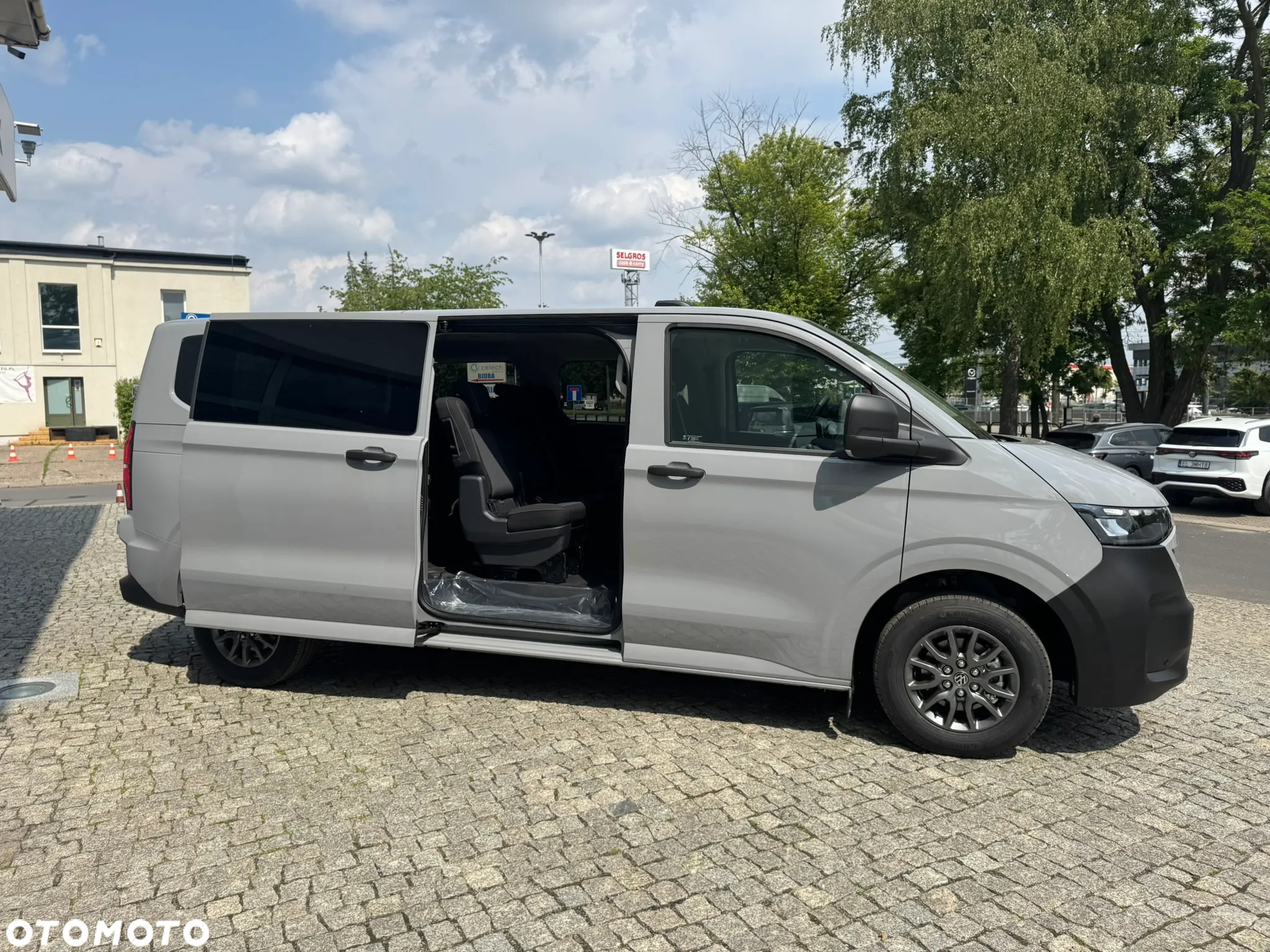 Volkswagen Caravelle - 5