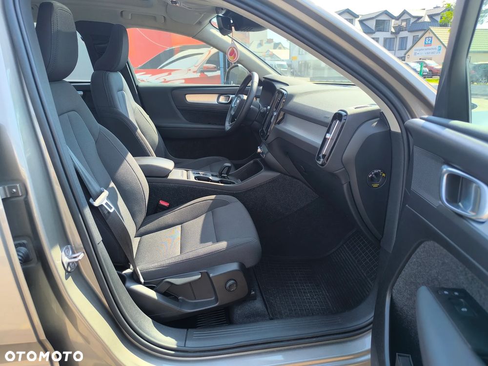 Volvo XC 40 T3 Momentum Pro - 19