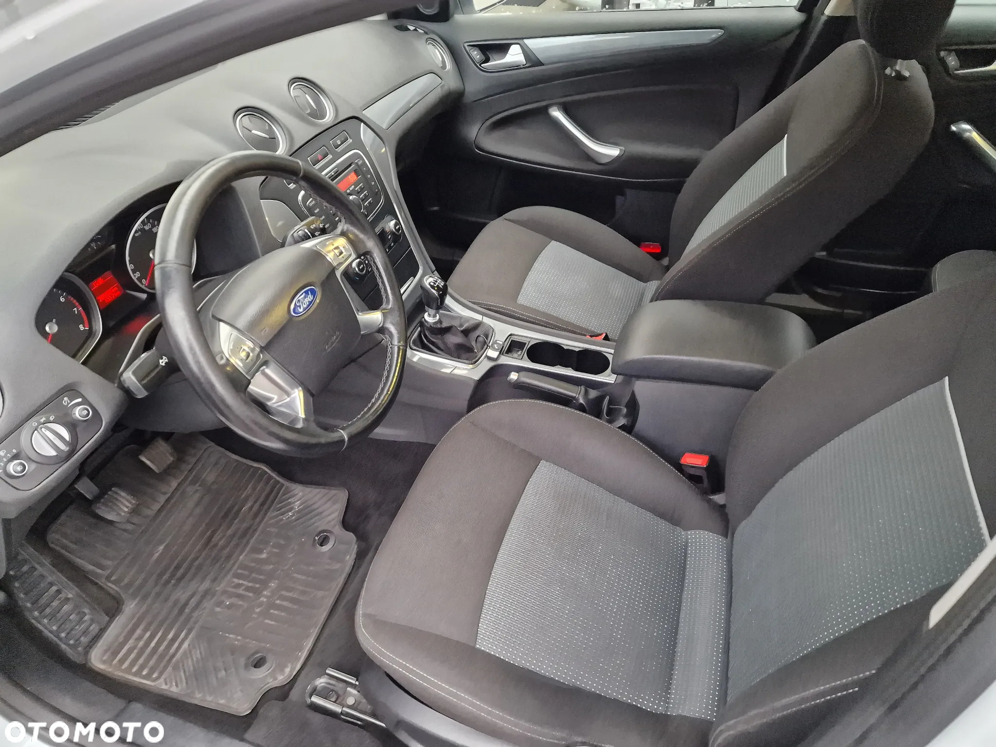 Ford Mondeo 1.6 T Ambiente - 8
