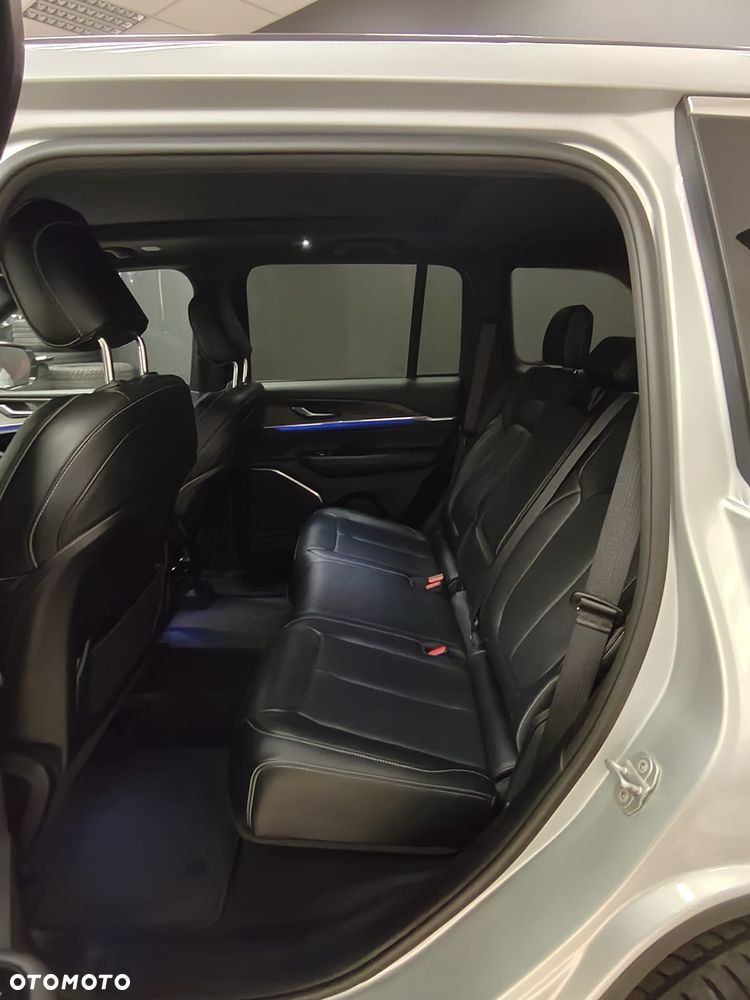 Jeep Grand Cherokee - 30