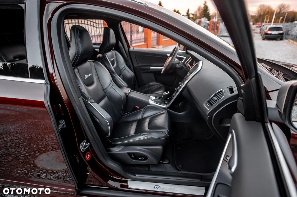 Volvo XC 60 D5 AWD R-Design Momentum - 39