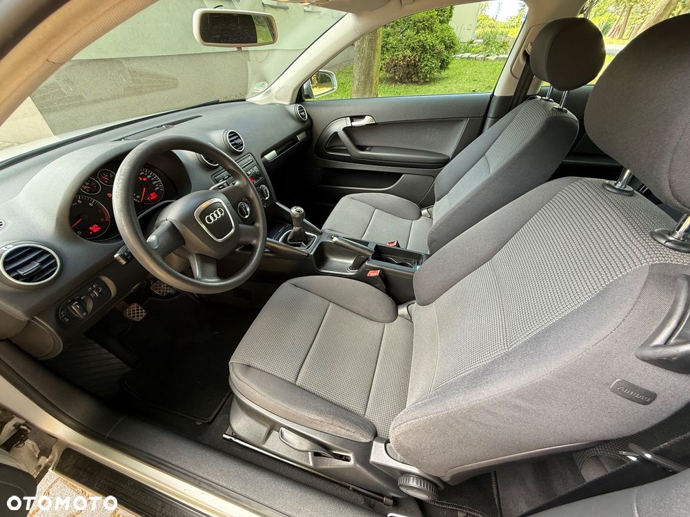 Audi A3 3-drzwiowe 1.6 Attraction - 5