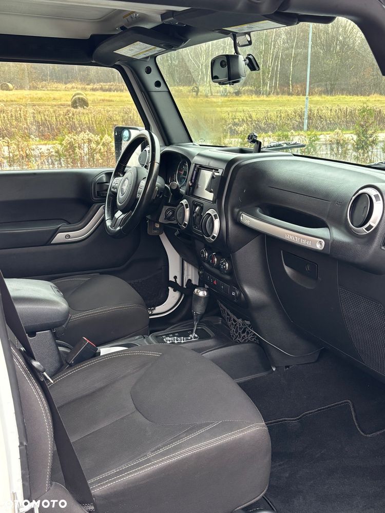 Jeep Wrangler 3.6 Unlim Sahara - 21