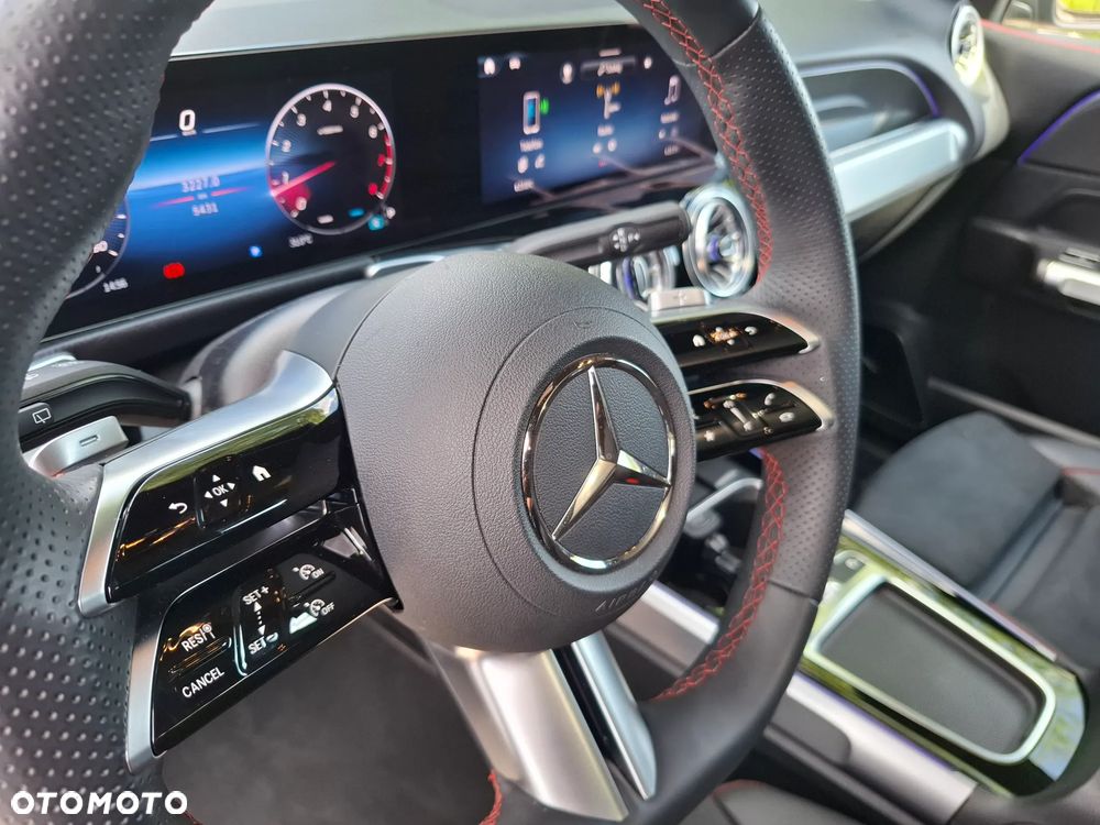 Mercedes-Benz GLB 250 4-Matic AMG Line 8G-DCT - 19