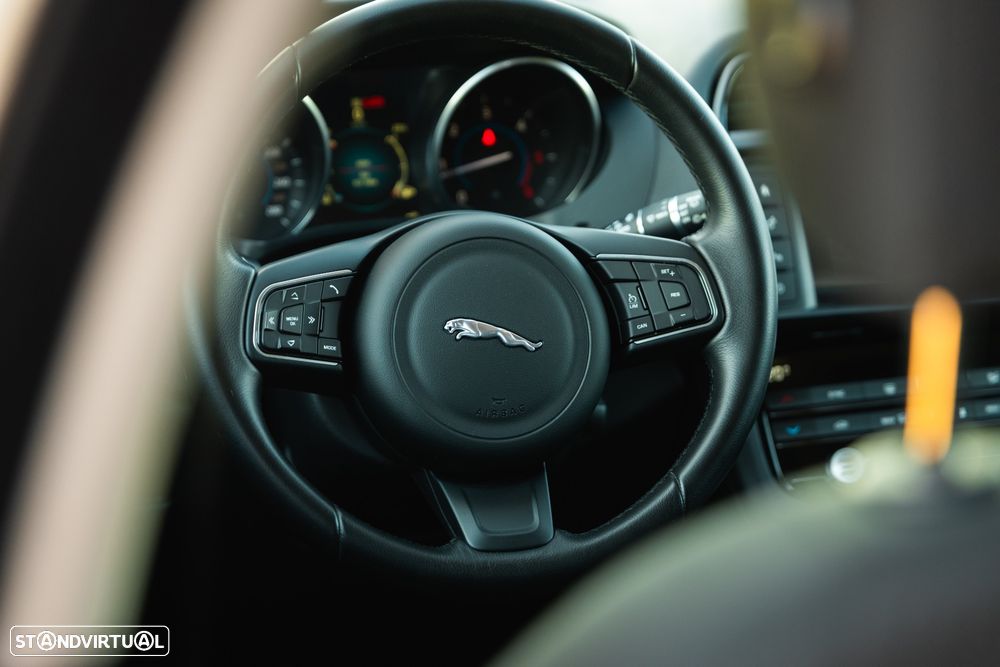 Jaguar F-Pace 2.0 i4D Pure - 21