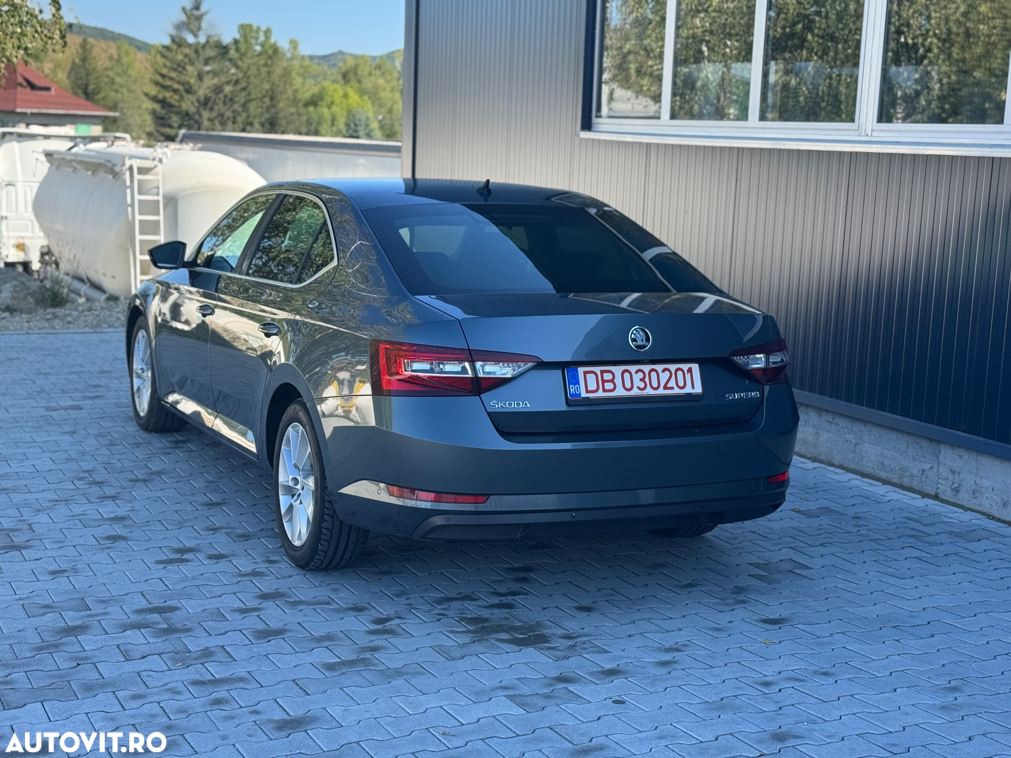 Skoda Superb 2.0 TDI DSG Style - 11