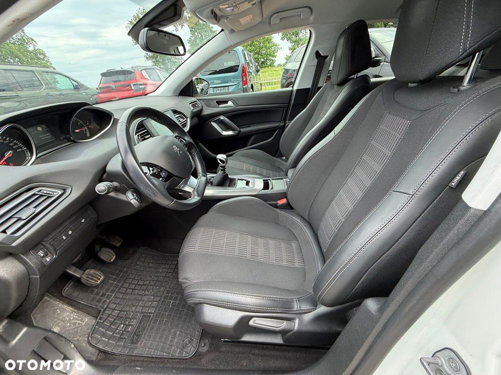 Peugeot 308 1.2 PureTech Allure Pack S&S - 10