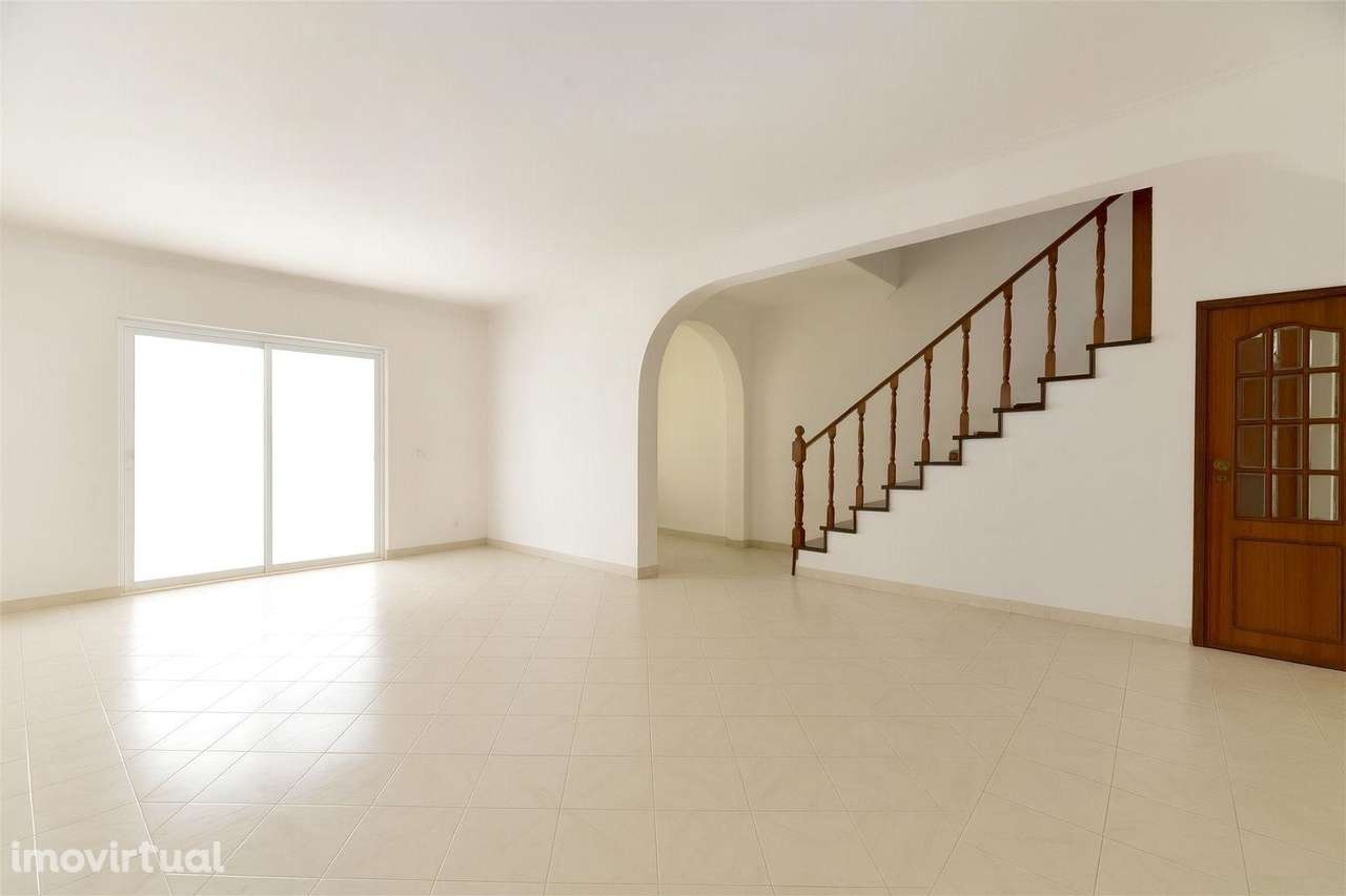 Moradia 4 assoalhadas para arrendamento em São Pedro Do Estoril. - Grande imagem: 5/41