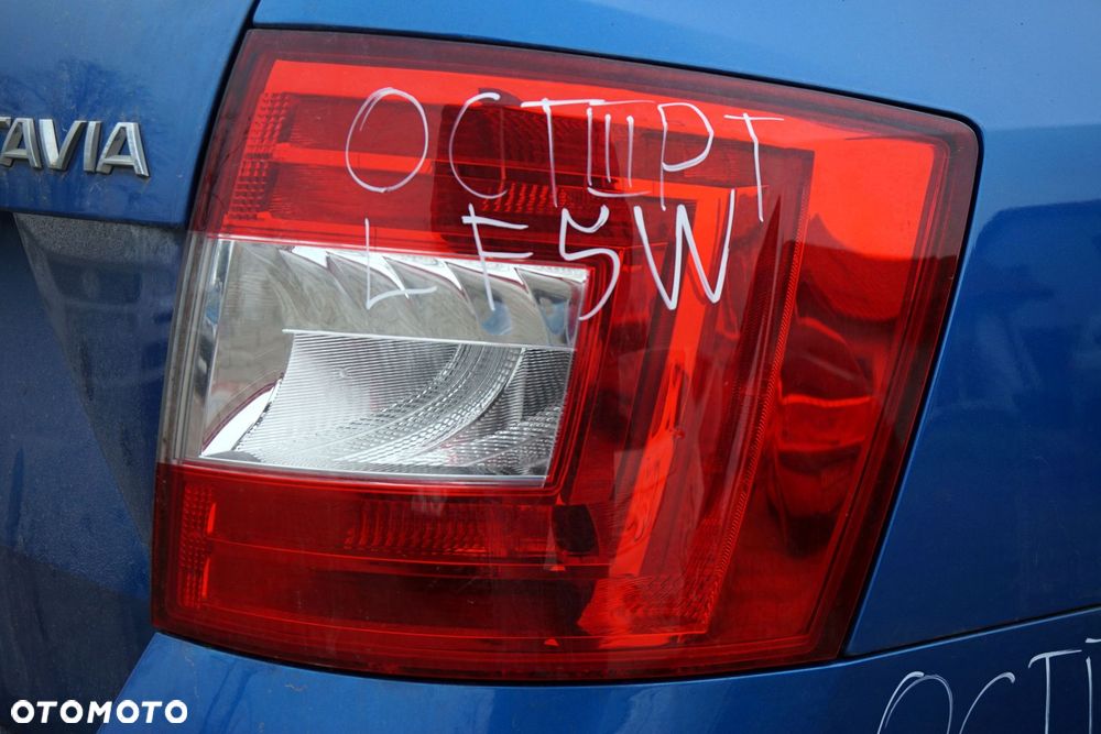LAMPA TYLNA PRAWA OCTAVIA III 5E5 KOMBI  SKODA 2012-2016 - 1