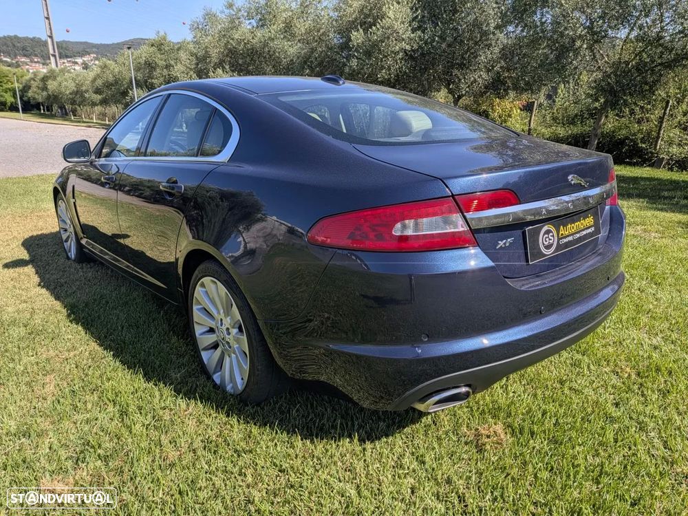 Jaguar XF 2.7 D V6 Premium Luxury - 7