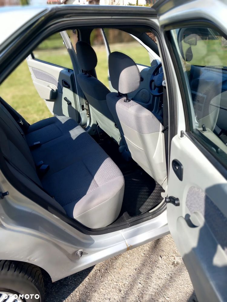 Dacia Logan 1.6 SL Arctica - 6