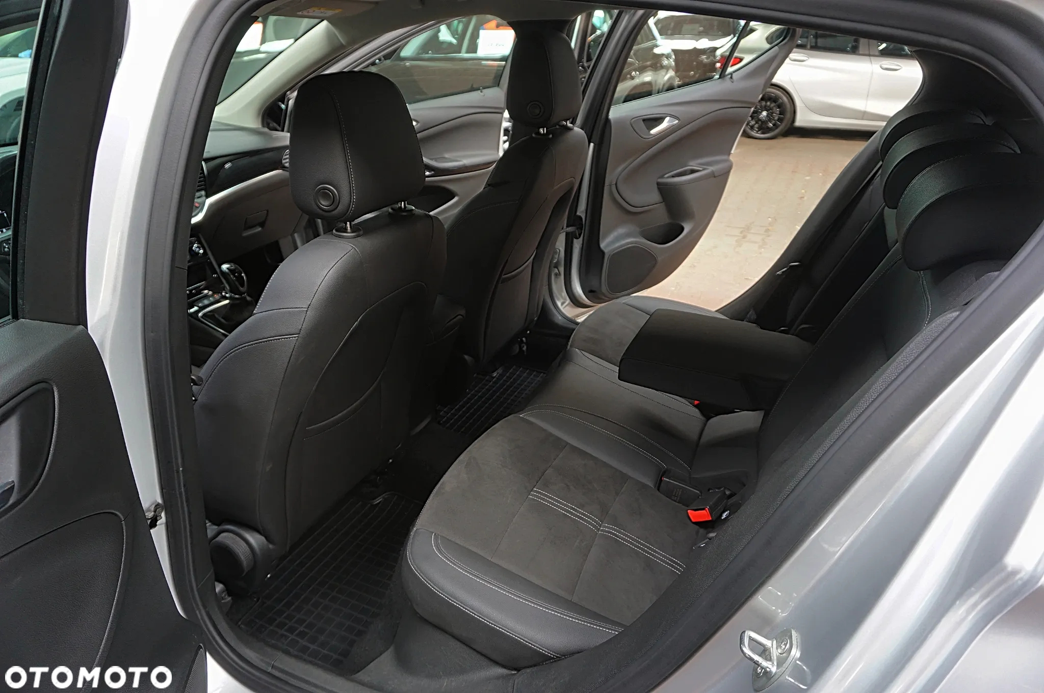 Opel Astra V 1.2 T Elegance S&S - 20