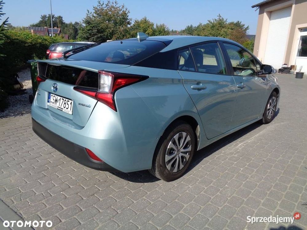 Toyota Prius - 4