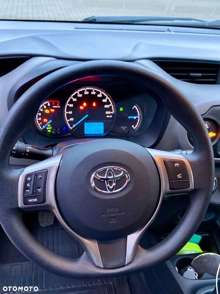 Toyota Yaris - 10
