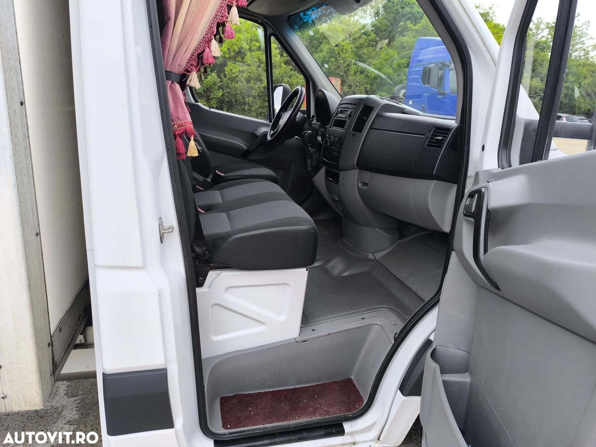 Mercedes-Benz Sprinter - 10