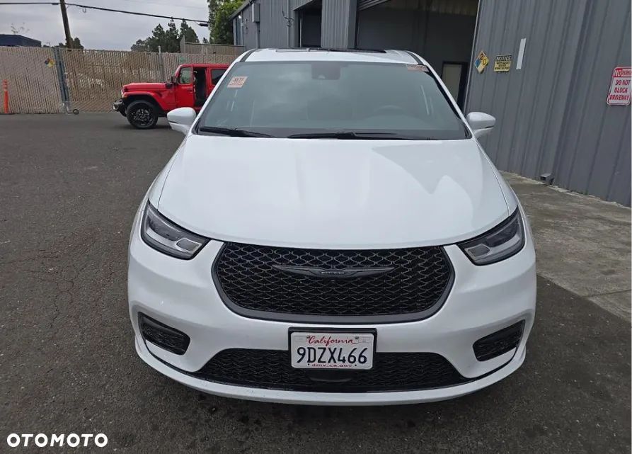 Chrysler Pacifica - 2