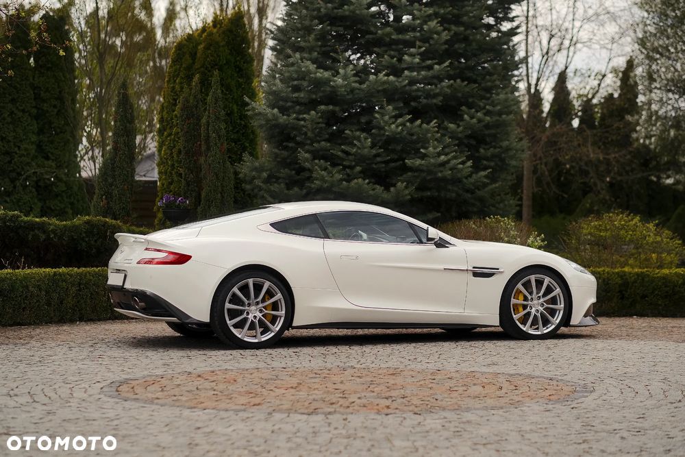 Aston Martin Vanquish - 7