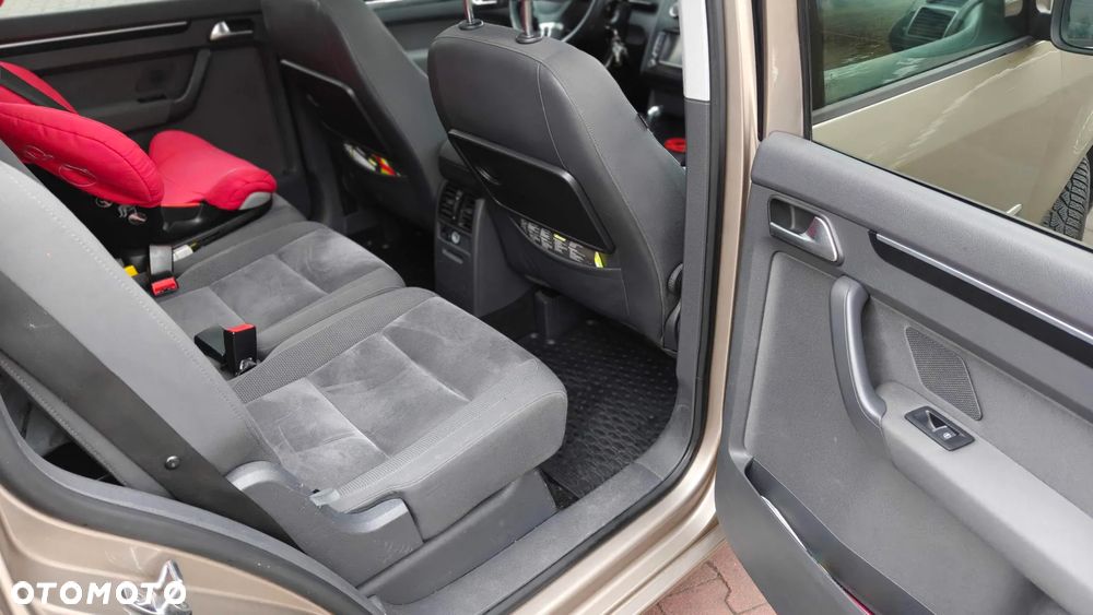 Volkswagen Touran 2.0 TDI Highline DSG - 11