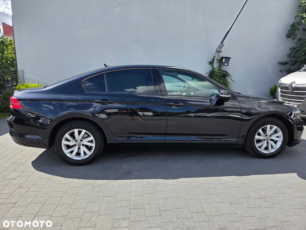 Volkswagen Passat - 12
