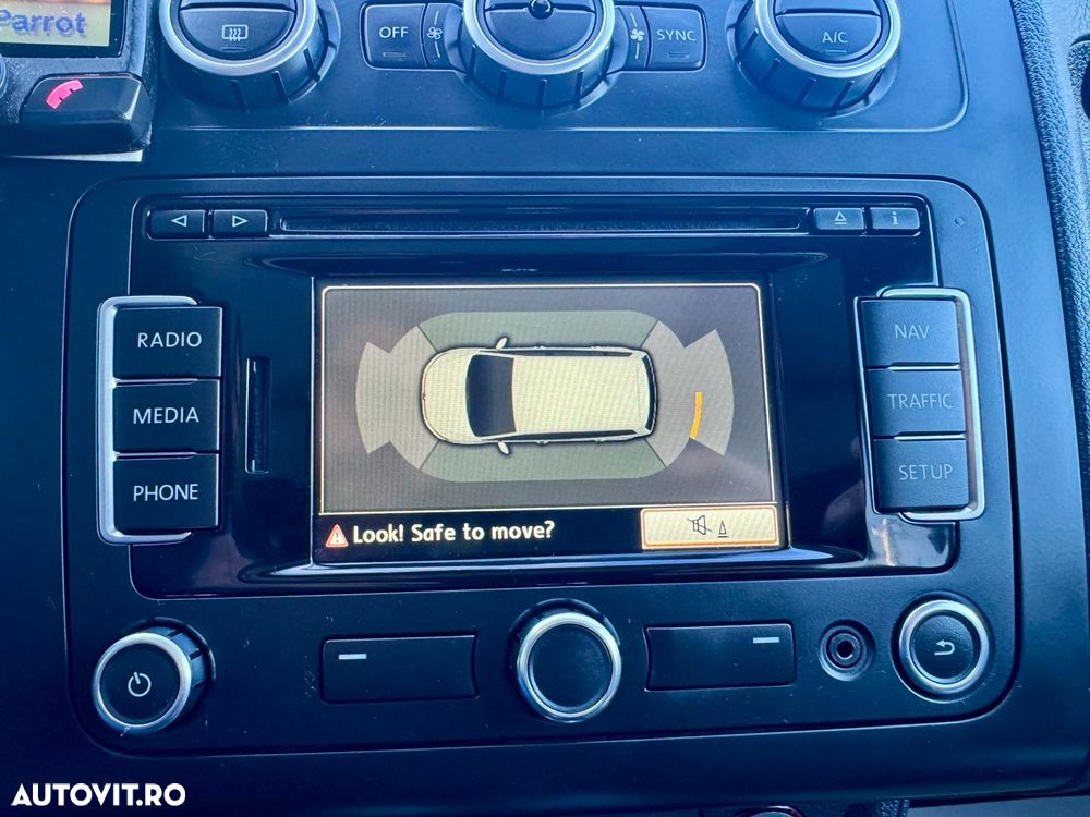 Volkswagen Touran 1.6 TDI DSG Highline - 39