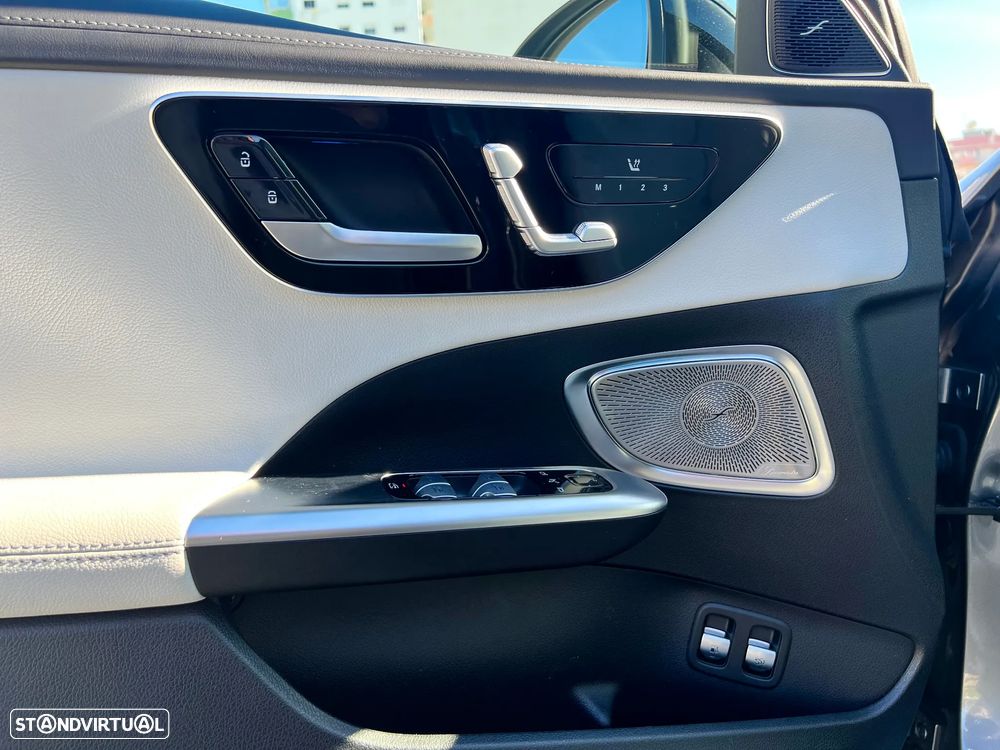 Mercedes-Benz C 400 e 4Matic AMG Line - 12