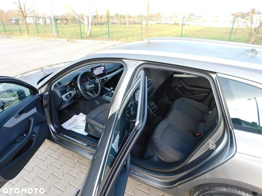 Audi A4 Avant 2.0 TDI Design - 11