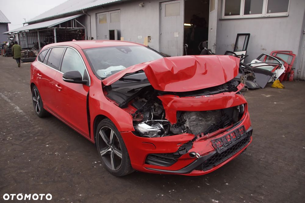 Auto na części - Volvo V60 I R-Design Lift 2.0 D4 190 KM D4204T14 TG-81SC 612 2018R Silnik Skrzynia Drzwi Błotnik Klapa Lampa Lusterko Klamka Szyba Deska Kokpit Sterownik Moduł Czujnik Licznik Wyświetlacz Panel Kierownica - 3