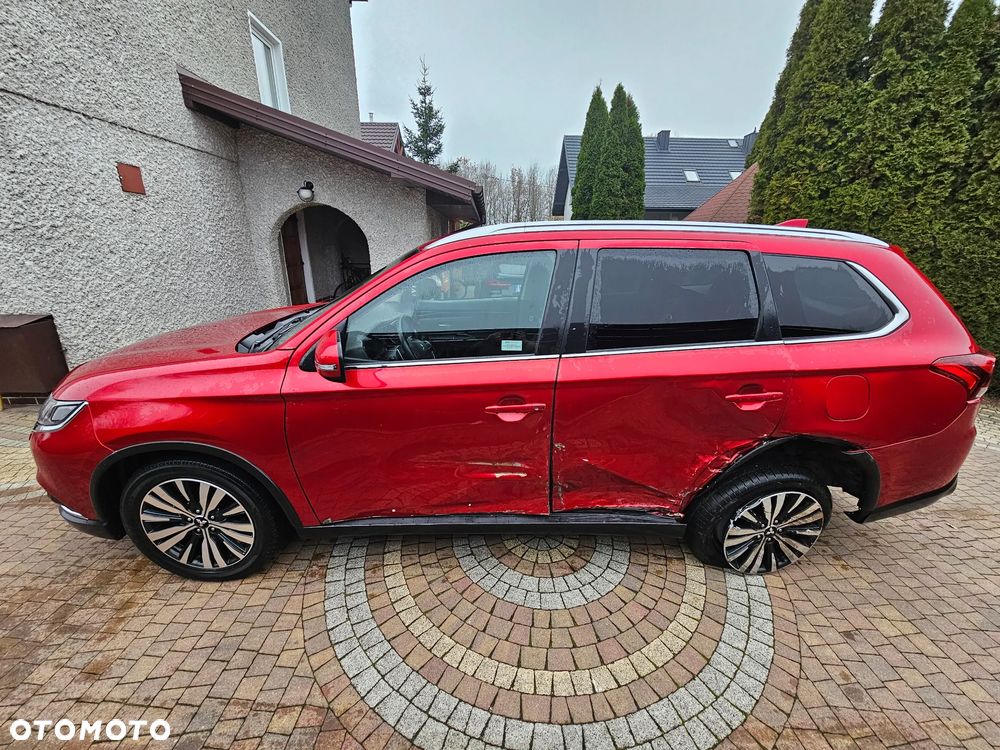 Mitsubishi Outlander 2.0 Intense + Navi 4WD CVT - 9
