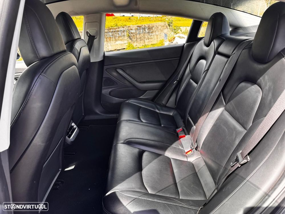 Tesla Model 3 - 8