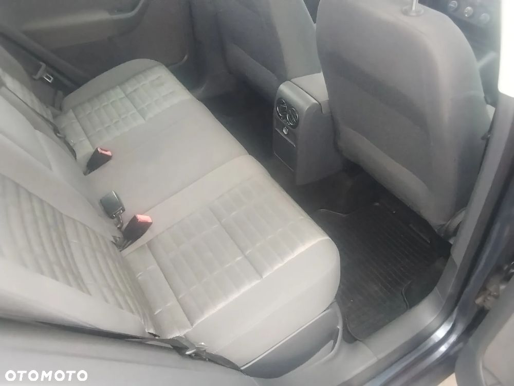 Volkswagen Golf Plus - 11