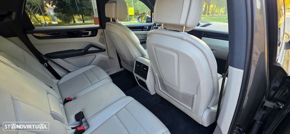 Porsche Cayenne E-Hybrid - 22