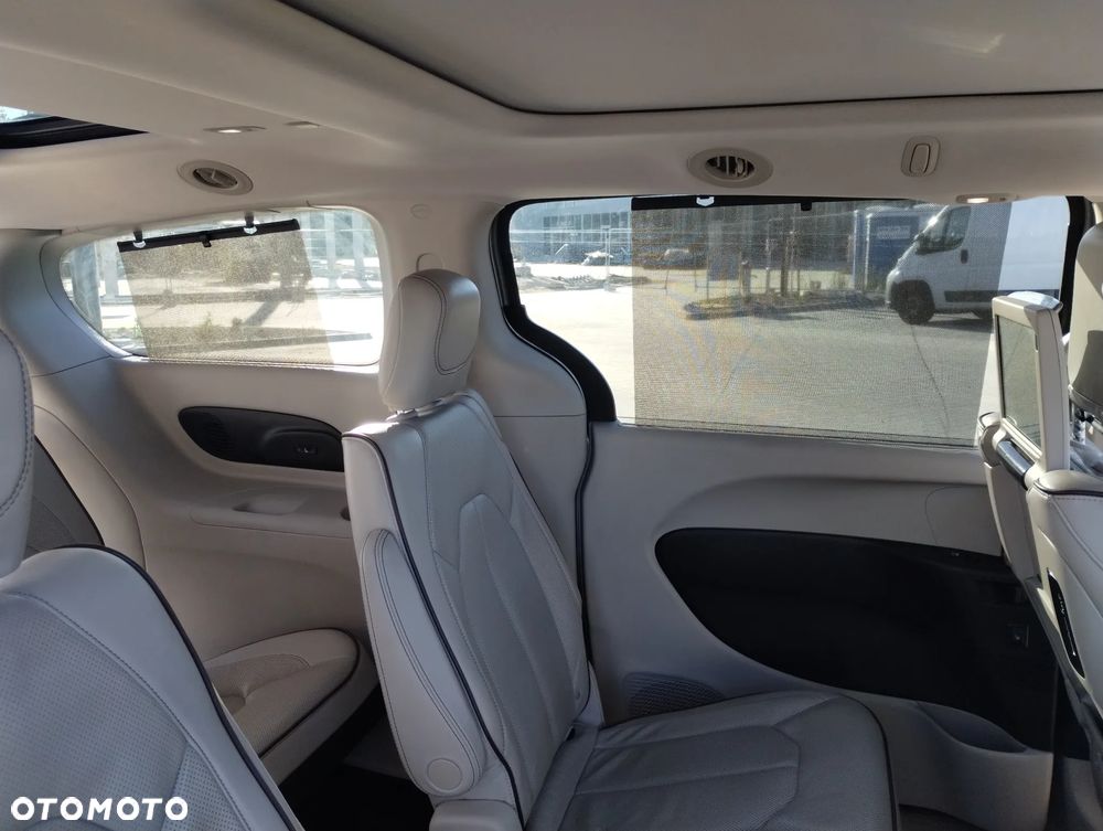 Chrysler Pacifica - 10