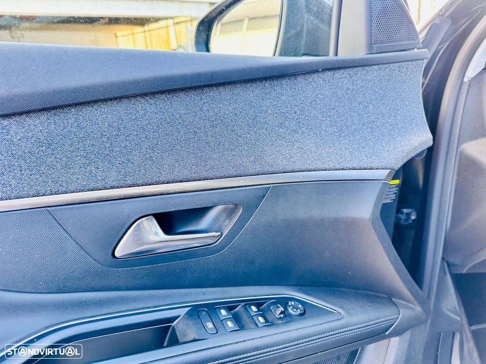 Peugeot 5008 1.2 PureTech Allure EAT8 - 22