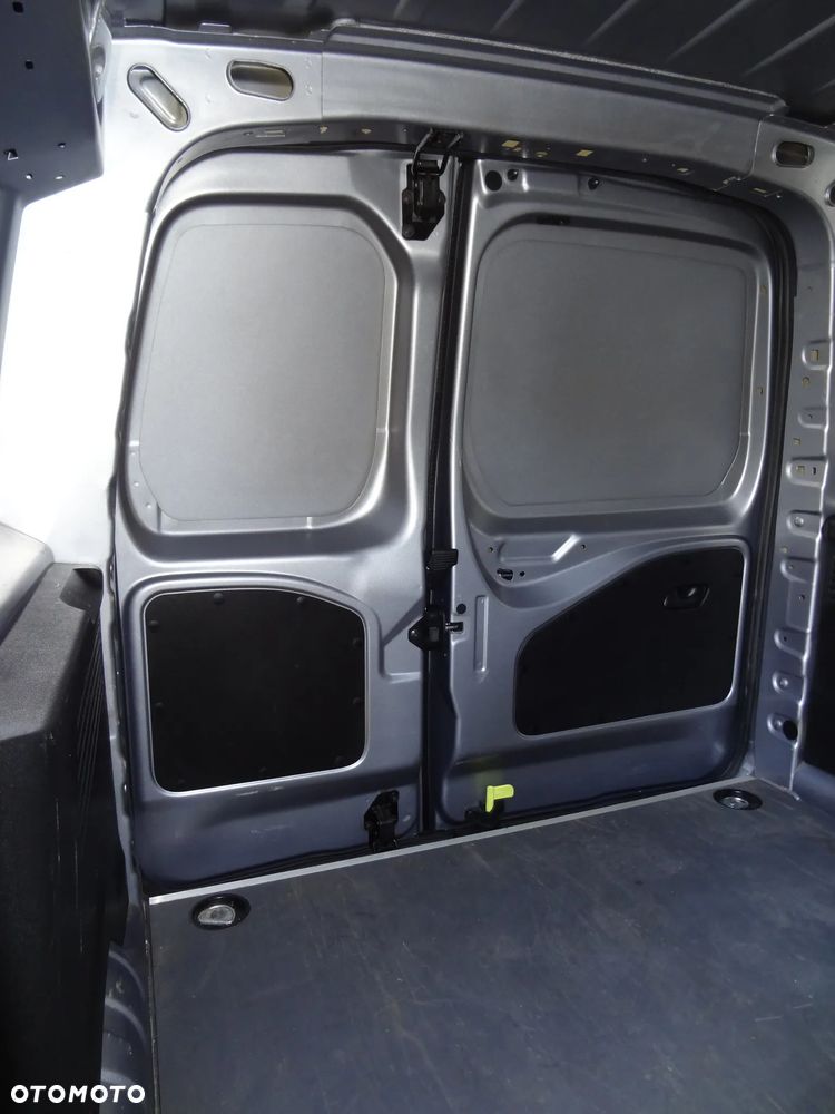 Peugeot Partner Proace City 3 osobowy - 15