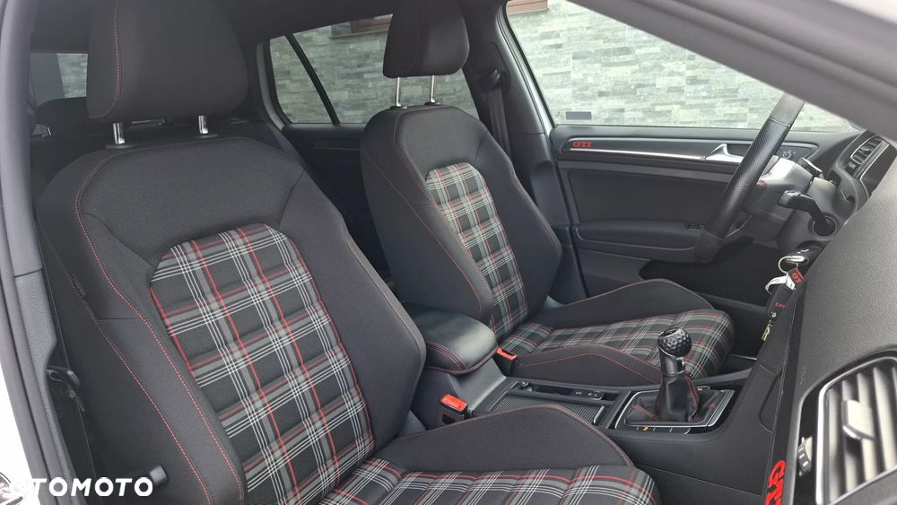 Volkswagen Golf 2.0 TSI BMT GTI Performance - 30