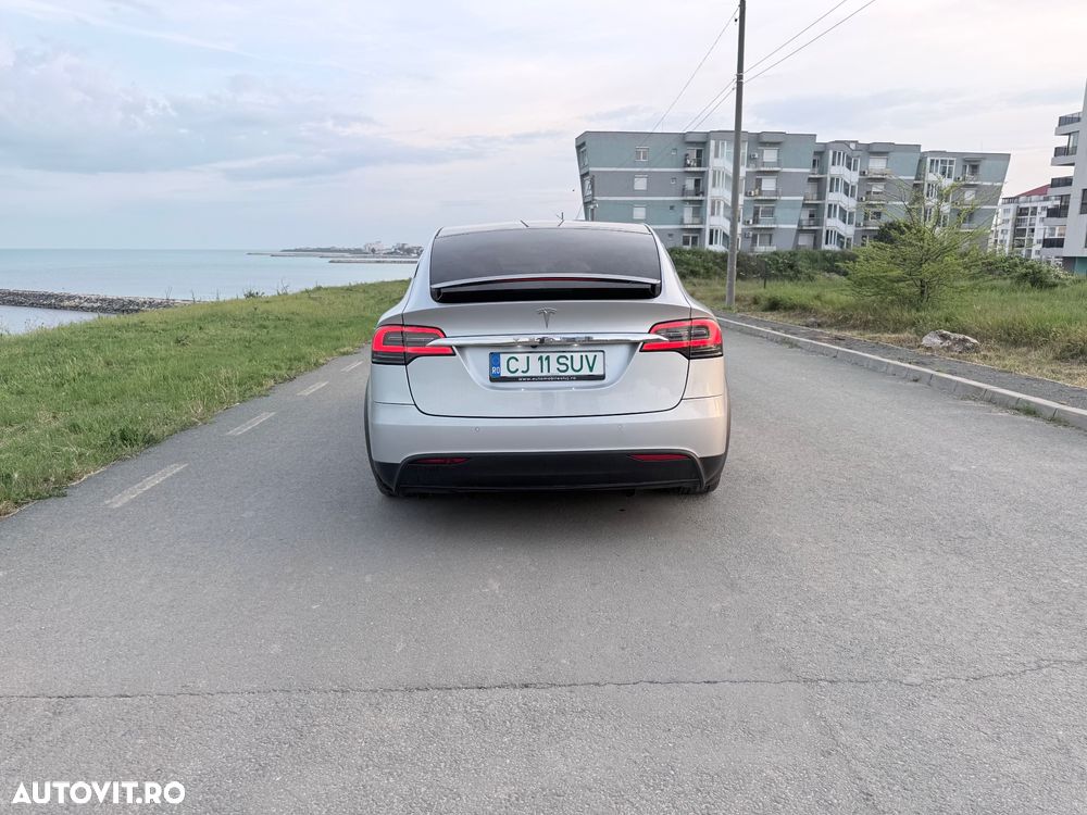 Tesla Model X - 13